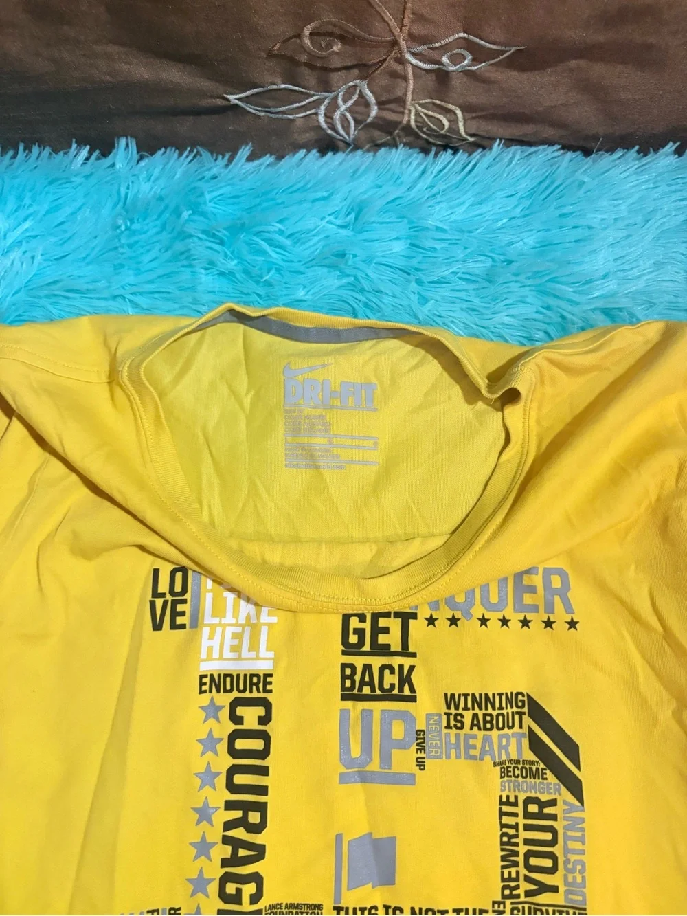 Nike Yellow Short Sleeve Graphic Tee with Motivational Print Size Large